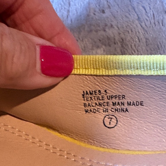 Chase + Chloe  Women's Faux Suede with Crystal Embellishments; SZ: 7; Like New - Picture 6 of 11